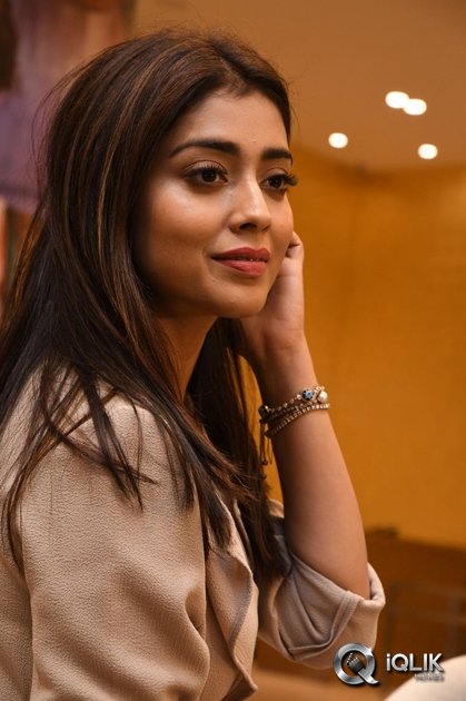 Shriya-Saran-at-Gautamiputra-Satakarni-Movie-Promotions